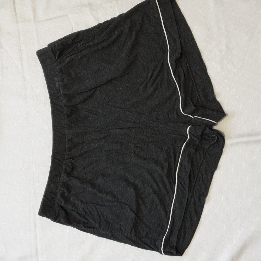 Chloe and Lola Bamboo Short Sleeve and Shorts PJ Set Size M - Picture 2 of 14